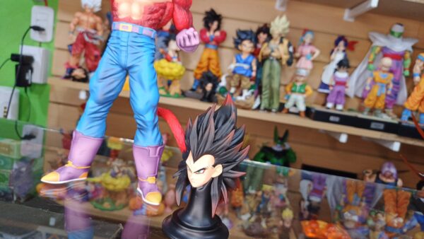 Vegeta fase 4
Dragón Ball GT 
Tamaño:32cm