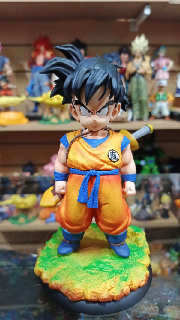 Gohan espada
Dragón Ball Z 
Tamaño:19cm