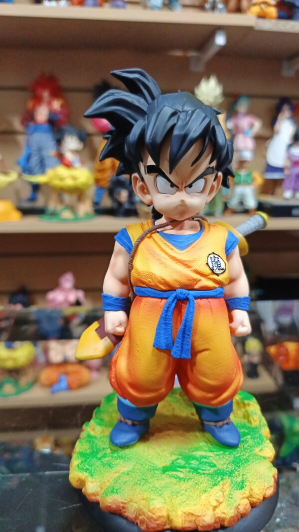 Gohan espada
Dragón Ball Z 
Tamaño:19cm