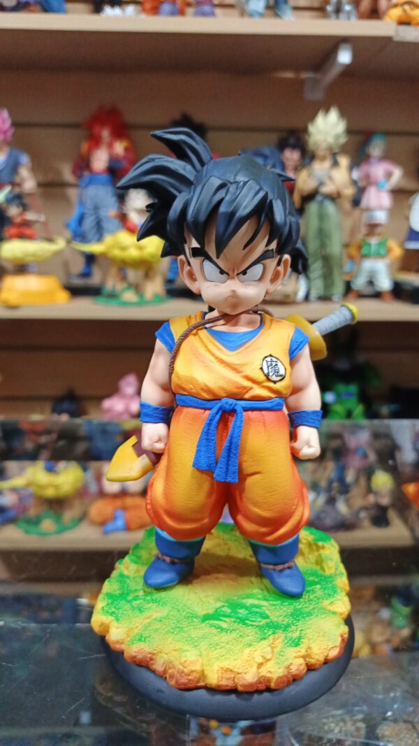 Gohan espada
Dragón Ball Z 
Tamaño:19cm