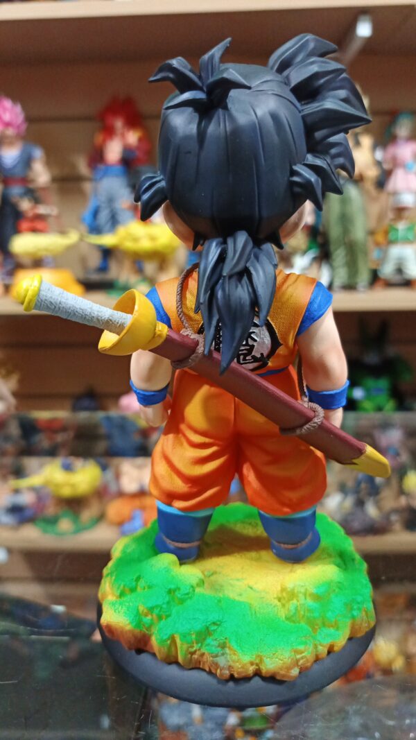 Gohan espada
Dragón Ball Z 
Tamaño:19cm