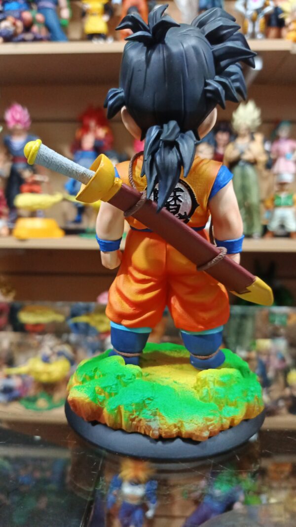 Gohan espada
Dragón Ball Z 
Tamaño:19cm