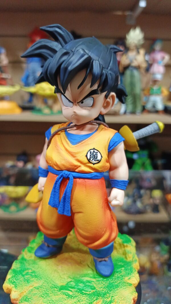 Gohan espada
Dragón Ball Z 
Tamaño:19cm
