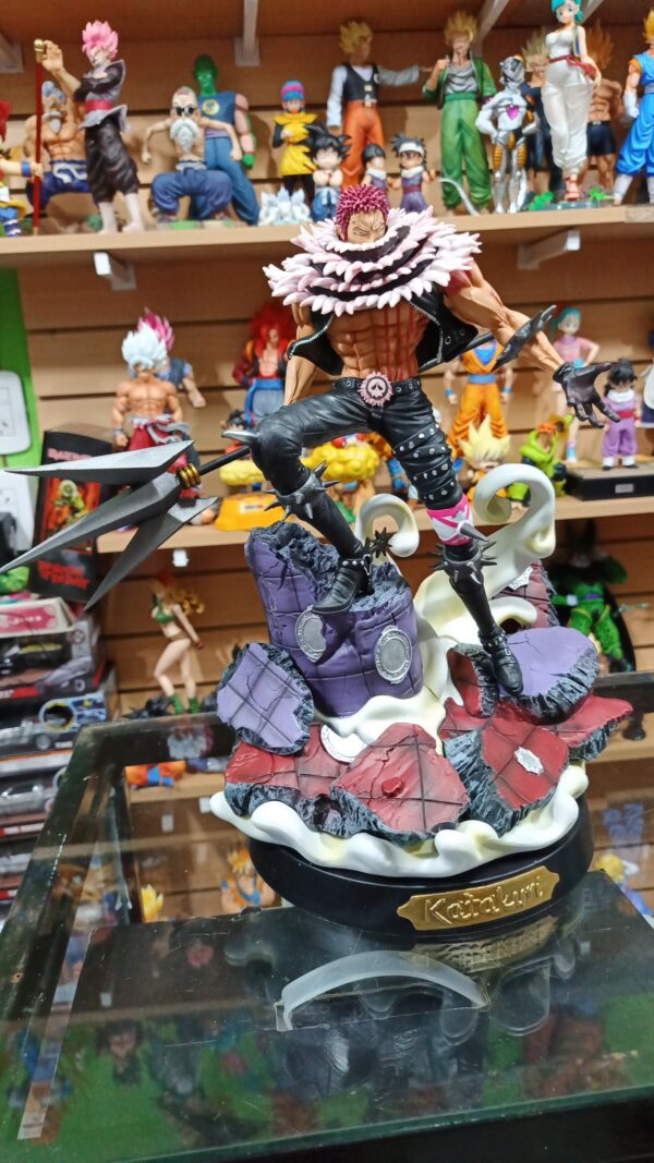 Charlotte Katakuri
One piece 
Tamaño:36cm
