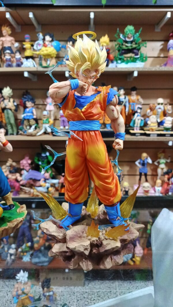 Goku sj2 
Dragón Ball Z 
tamaño:35cm