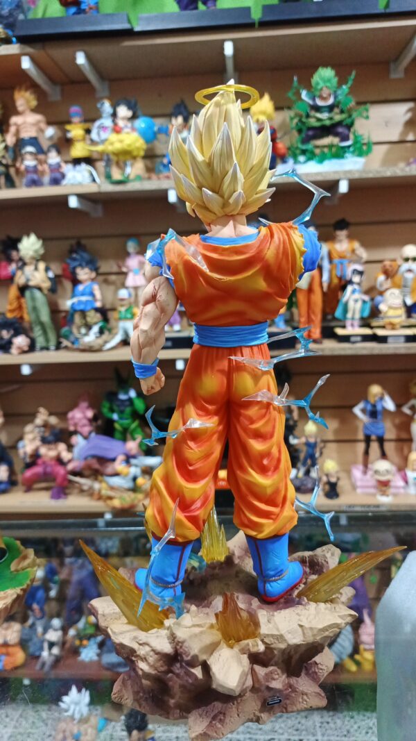 Goku sj2 
Dragón Ball Z 
tamaño:35cm