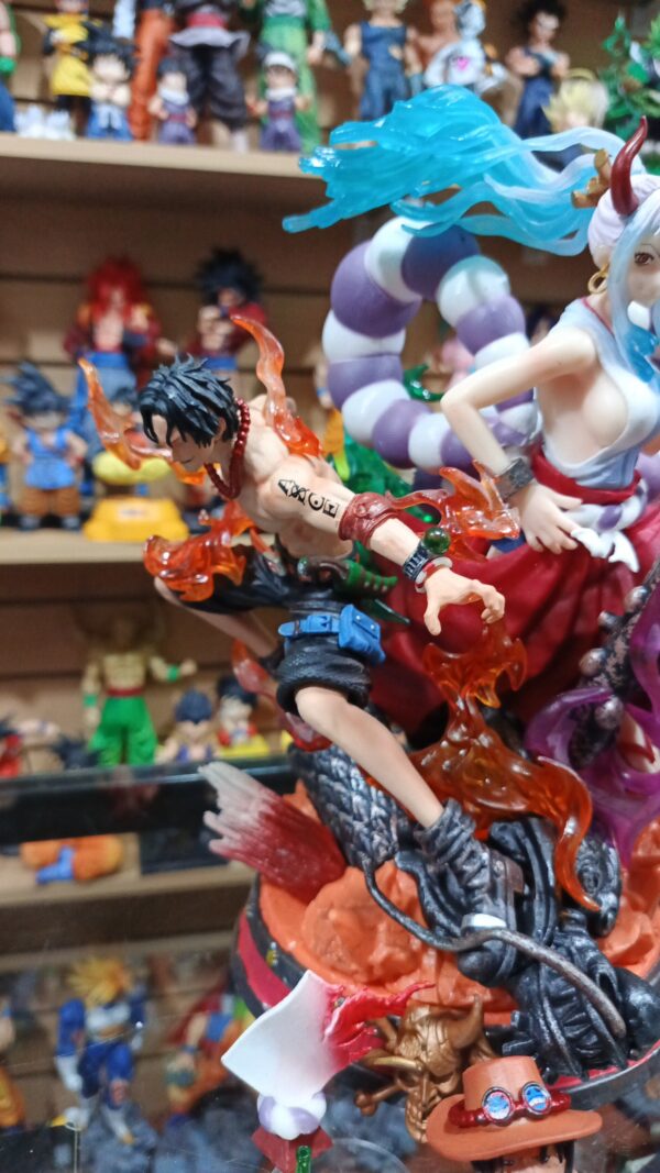 Ace x Yamato 
One Piece
Puño de fuego y la hija de kaido 
Tamaño:30cm