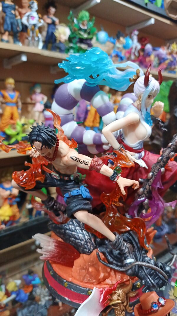 Ace x Yamato 
One Piece
Puño de fuego y la hija de kaido 
Tamaño:30cm