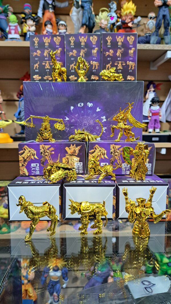 los caballeros del zodiaco 
los 12 signos 
armaduras de los caballeros de oro ( pvc )