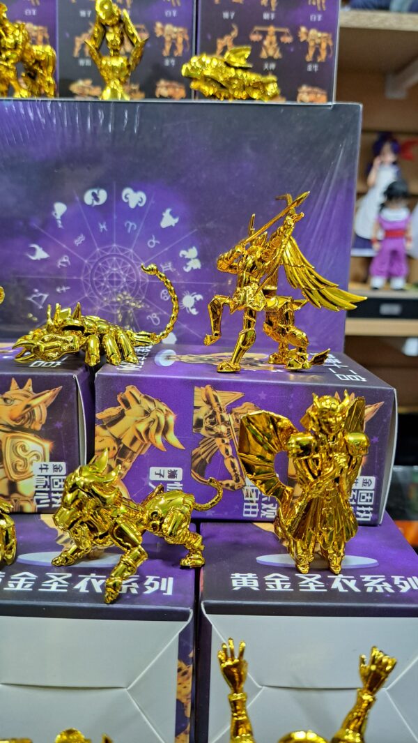 los caballeros del zodiaco 
los 12 signos 
armaduras de los caballeros de oro ( pvc )