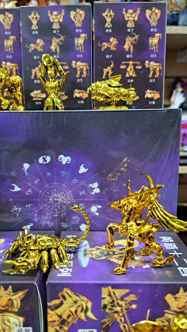 los caballeros del zodiaco 
los 12 signos 
armaduras de los caballeros de oro ( pvc )