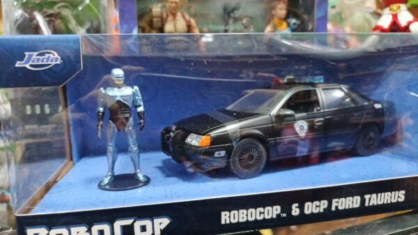 Robocop & OCP FORD TAURUS
Robocop
original Jada