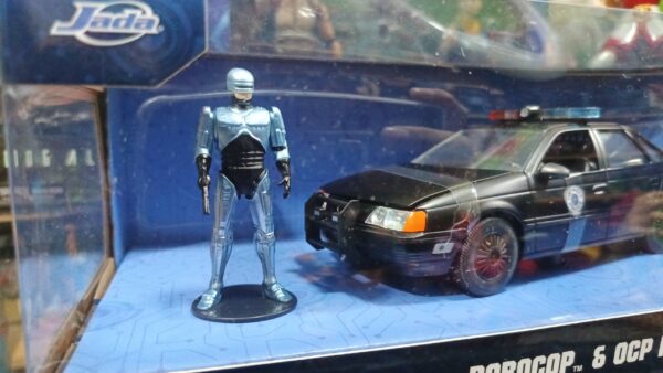 Robocop & OCP FORD TAURUS
Robocop
original Jada