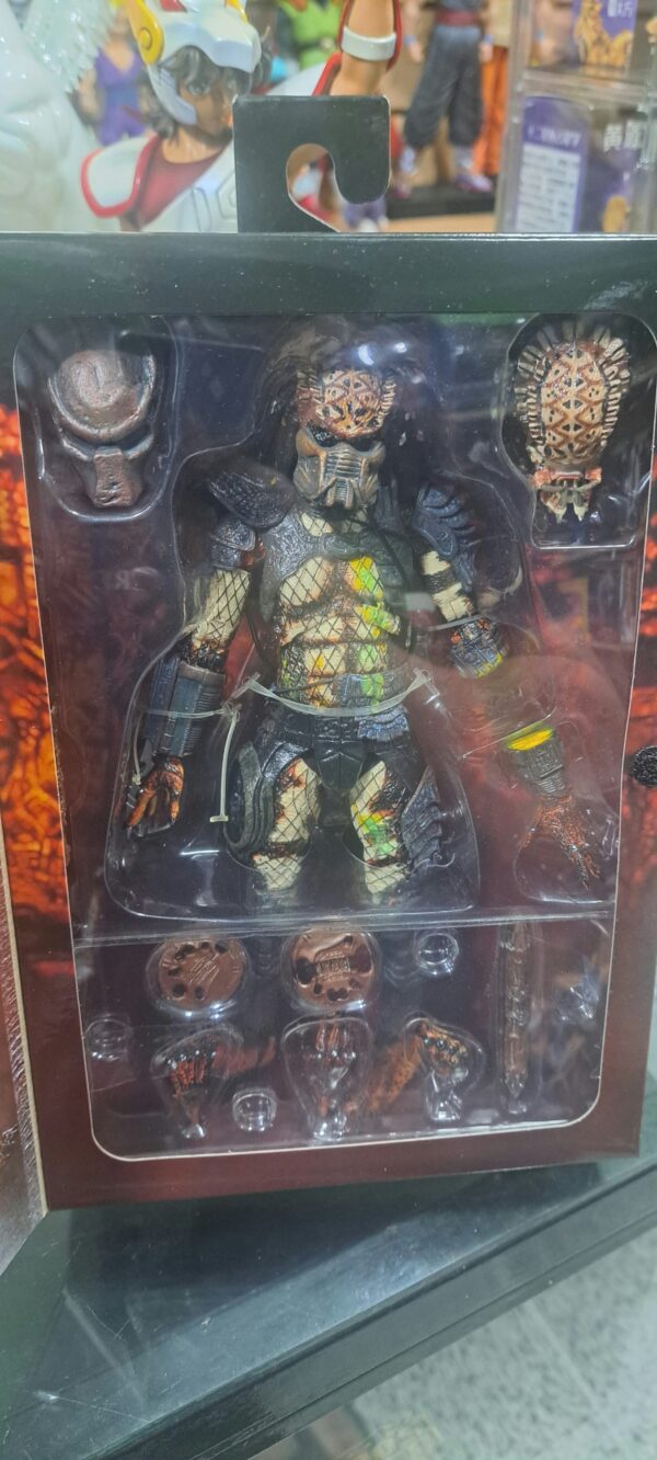 PREDATOR 2 BATTLE DAMAGE CITY HUNTER ORIGINAL NECA 
tamaño:18 aprox
Original