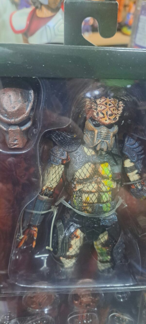 PREDATOR 2 BATTLE DAMAGE CITY HUNTER ORIGINAL NECA 
tamaño:18 aprox
Original