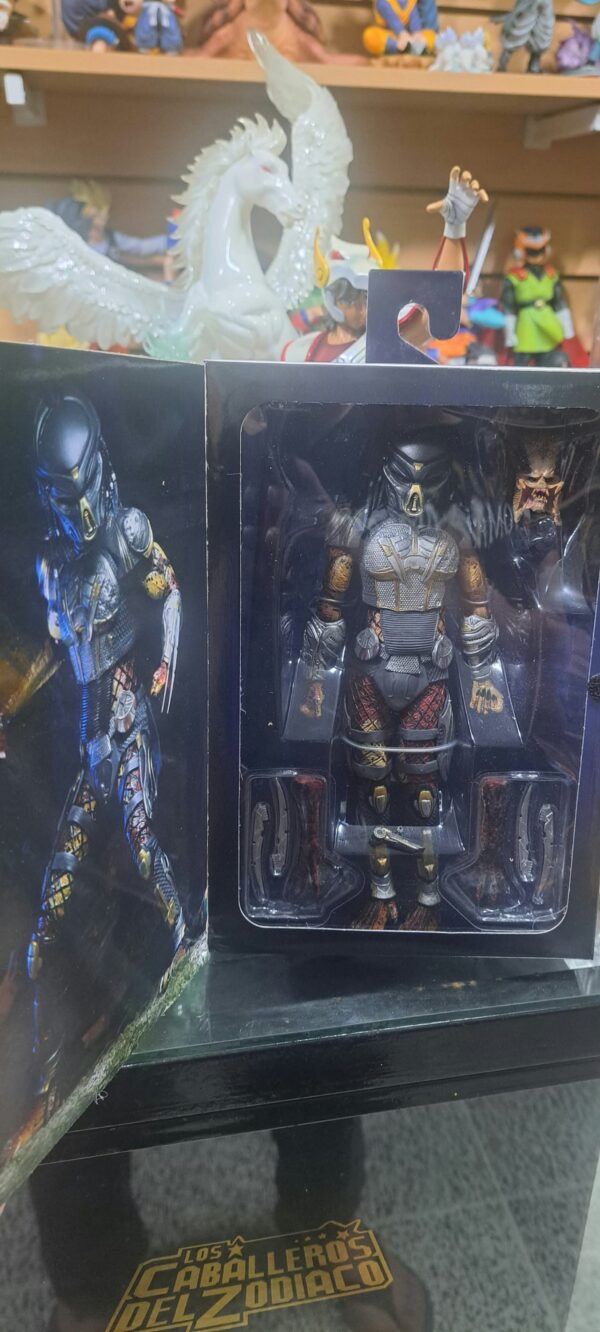FUGITIVE PREDATOR
Predator
Tamaño:18cm
Original