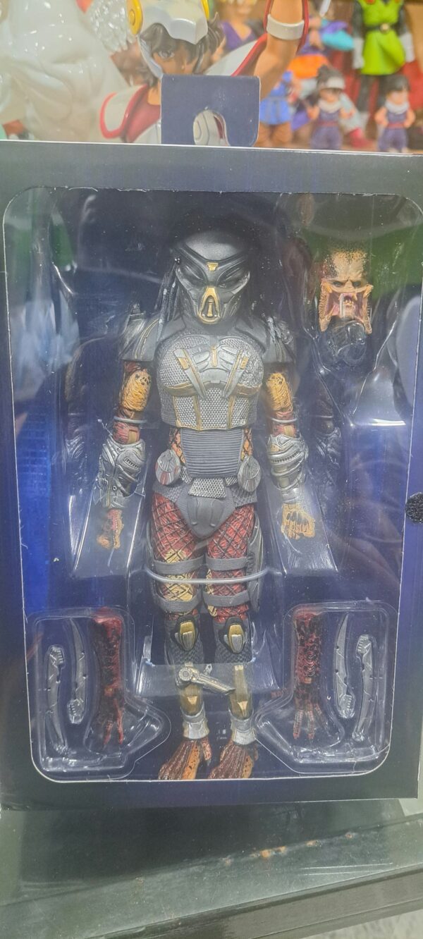 FUGITIVE PREDATOR
Predator
Tamaño:18cm
Original