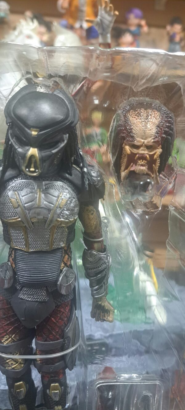 FUGITIVE PREDATOR
Predator
Tamaño:18cm
Original