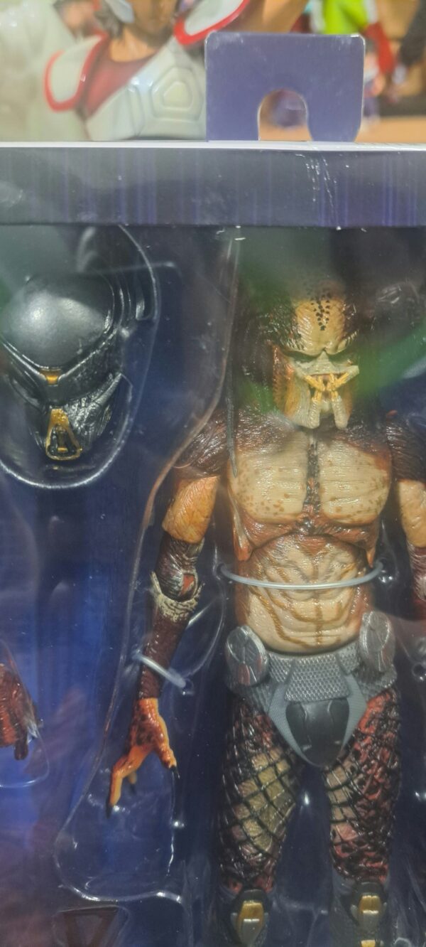Lab scape FUGITIVE Predator
Predator ORIGINAL NECA 
Tamaño:18cm
Original