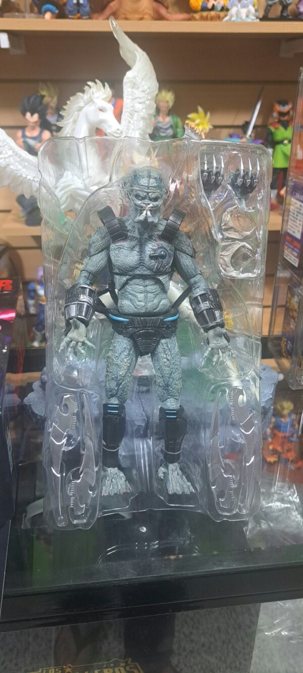 PREDATOR CONCRETE ORIGINAL NECA JUNGLE
Tamaño:
Original