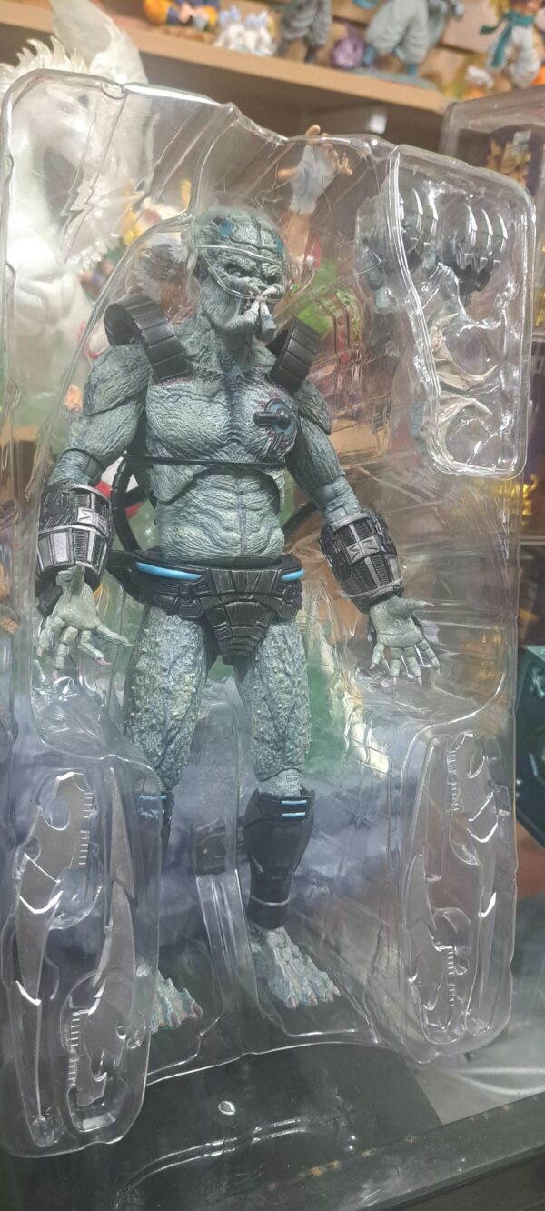 PREDATOR CONCRETE ORIGINAL NECA JUNGLE
Tamaño:
Original