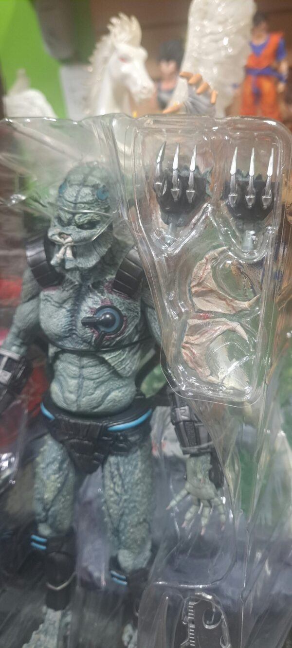 PREDATOR CONCRETE ORIGINAL NECA JUNGLE
Tamaño:
Original